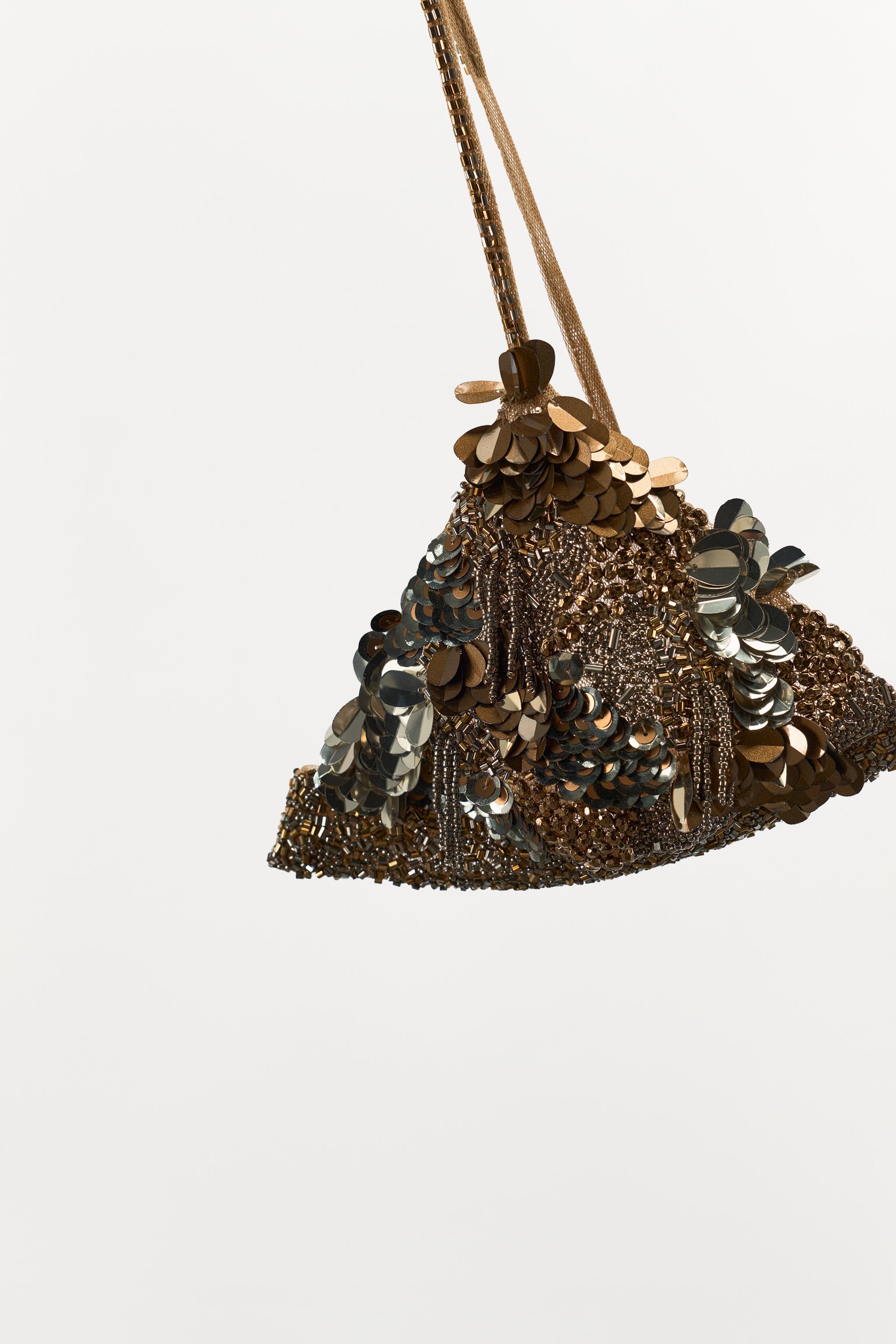 SOUTIEN-GORGE À FANTAISIE ET PAILLETTES